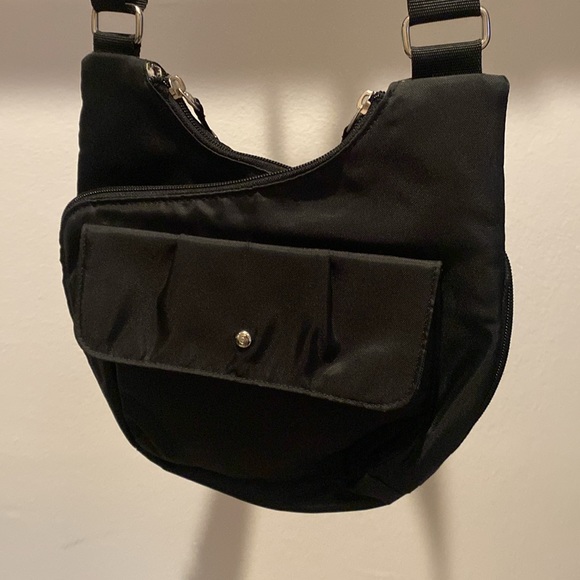 NWOT Baggallini RFID Cross City Bag in Black - Picture 2 of 11